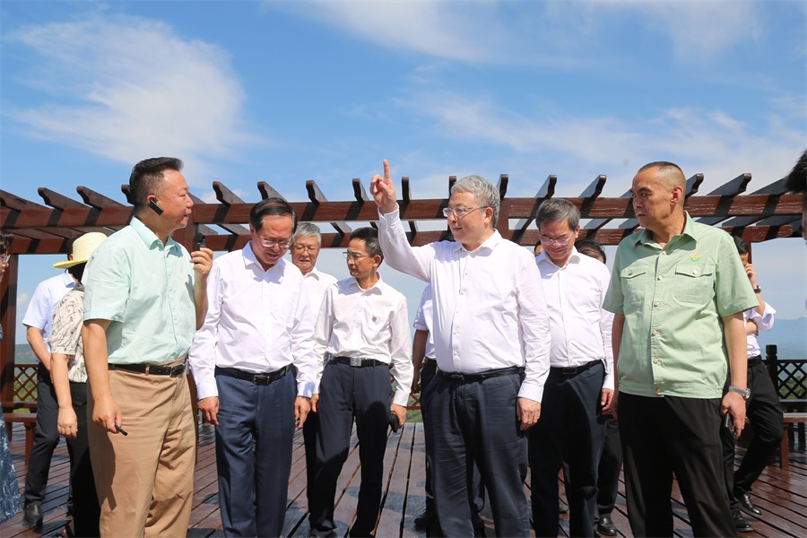 2024.06.23全國政協(xié)副主席、民盟中央常務(wù)副主席、中國科學(xué)院院士、清華大學(xué)副校長王光謙蒞臨金徽股份視察.jpg