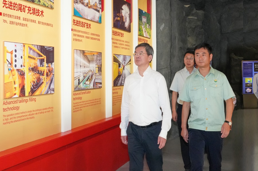 2024.06.23全國政協(xié)委員、省政協(xié)主席、黨組書記莊國泰蒞臨金徽股份指導(dǎo)工作.jpg