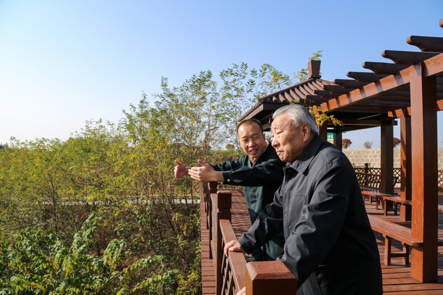 21-2019年10月，國家水利部原副部長王守強(qiáng)參觀金徽股份時(shí)盛贊：金徽股份是綠色礦山、文明礦山、美麗礦山。.jpg
