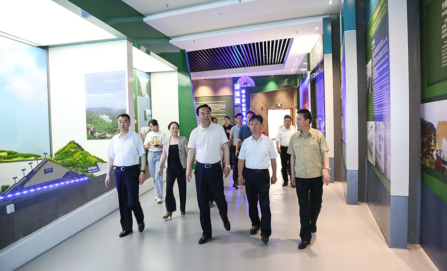 14-2021年6月，時(shí)任省委常委、省委統(tǒng)戰(zhàn)部部長馬廷禮蒞臨金徽股份調(diào)研。.jpg
