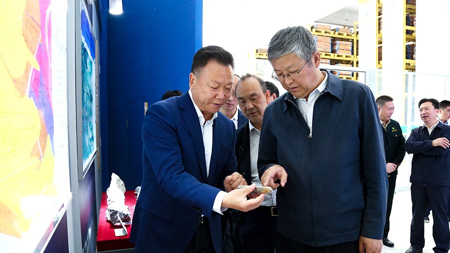 33-2021年5月，隴南市委書記張珂兵蒞臨礦區(qū)調(diào)研尾礦庫治理及綠色礦山建設(shè)情況。.jpg