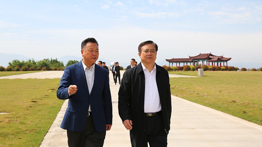 30-2021年5月，省人民檢察院黨組書記、檢察長朱玉蒞臨金徽股份調(diào)研綠色礦山建設(shè)工作。.jpg
