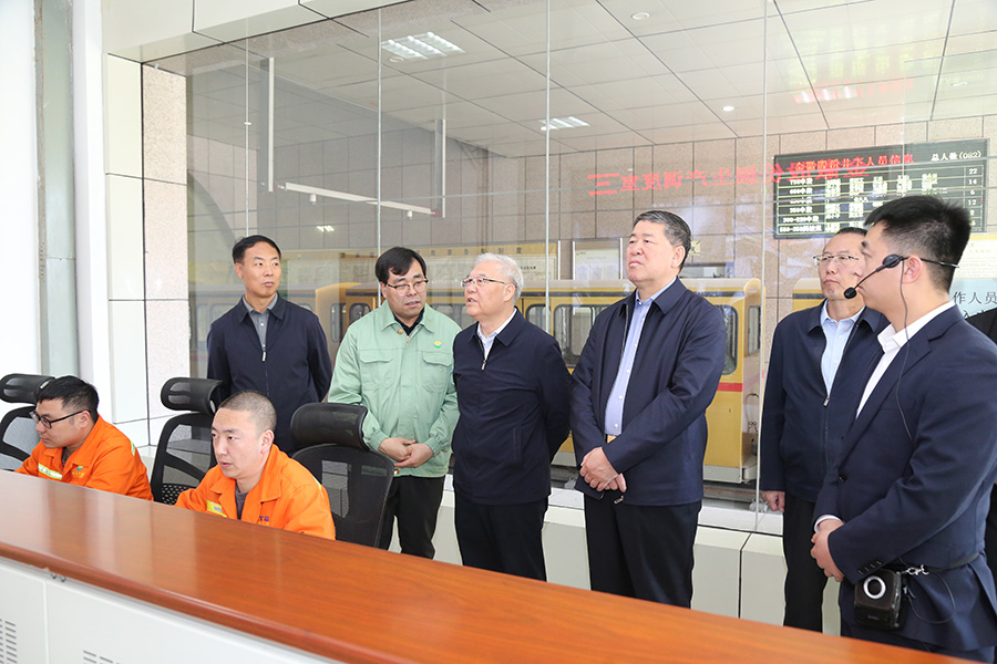 全國政協(xié)常委，省政協(xié)副主席，民進(jìn)中央常委、甘肅省主委尚勛武調(diào)研金徽股份時(shí)強(qiáng)調(diào)，要加強(qiáng)科技創(chuàng)新與人才培養(yǎng)。-900.jpg